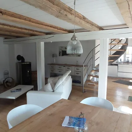 Ferienhaus Boddenblick 別荘 ガガー